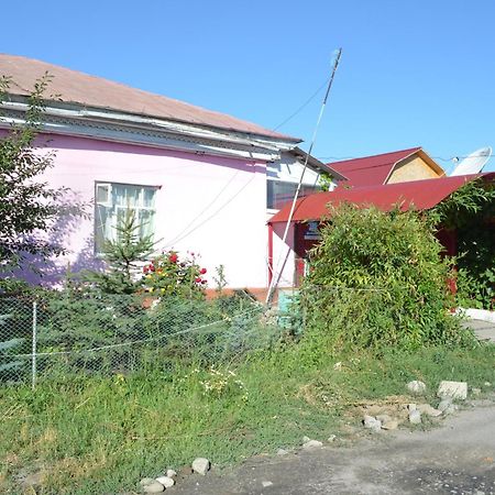 Guest House On Derbisheva Karakol Luaran gambar