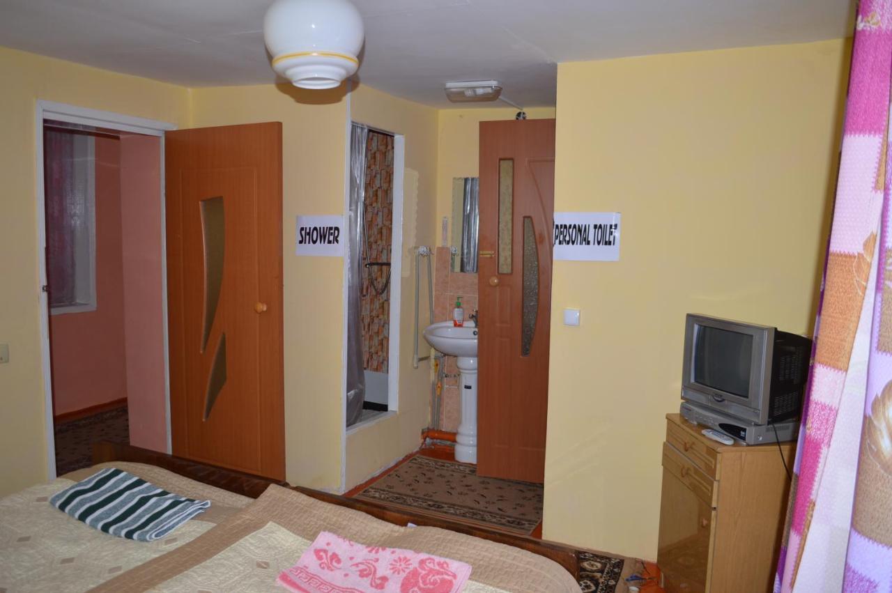 Guest House On Derbisheva Karakol Luaran gambar